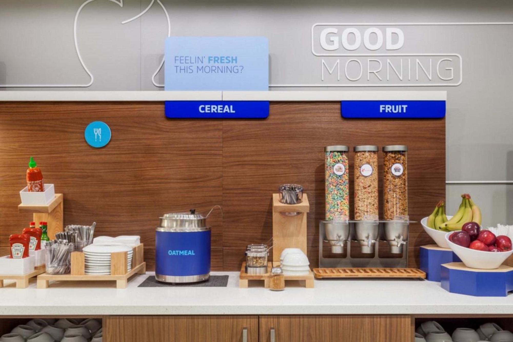 Holiday Inn Express & Suites Terrace By Ihg Buitenkant foto