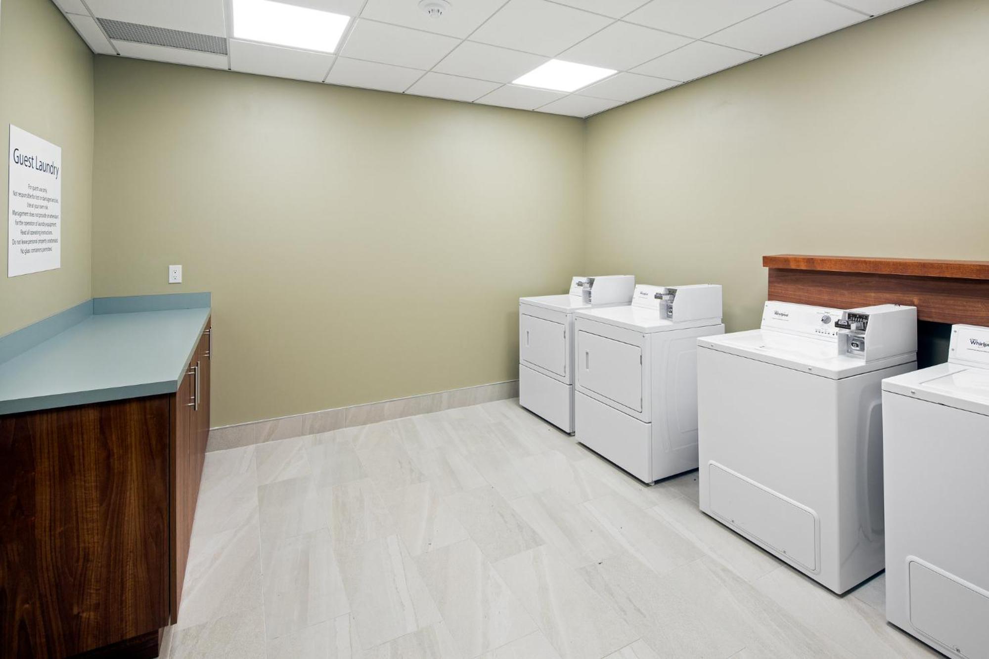 Holiday Inn Express & Suites Terrace By Ihg Buitenkant foto